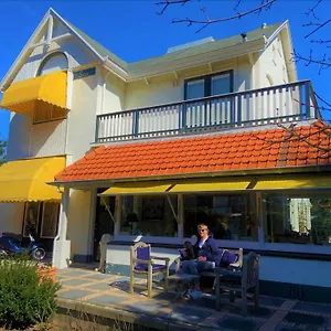 Suisse Bed & Breakfast Den Haag